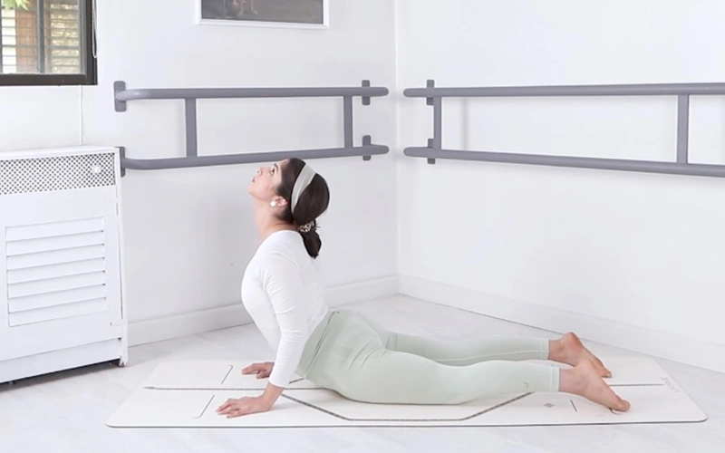 حرکت سلام بر خورشید در یوگا