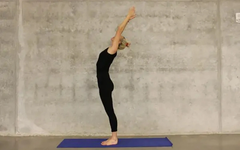 تاداسانا یکی از آساناهای یوگا