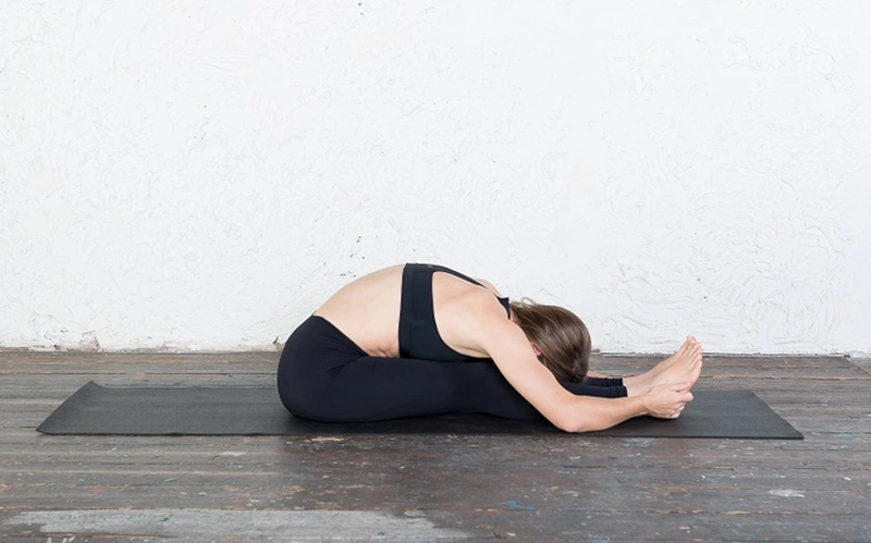 پاسچی موتاناسانا یکی از اسامی حرکات یوگا با تصویر