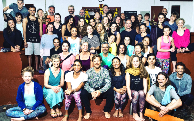 عکس دستهجمعی از کلاسهای خارجی مینا ناصح