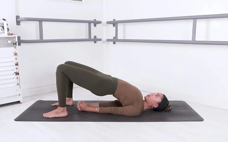 فواید یوگا در درمان PCOS