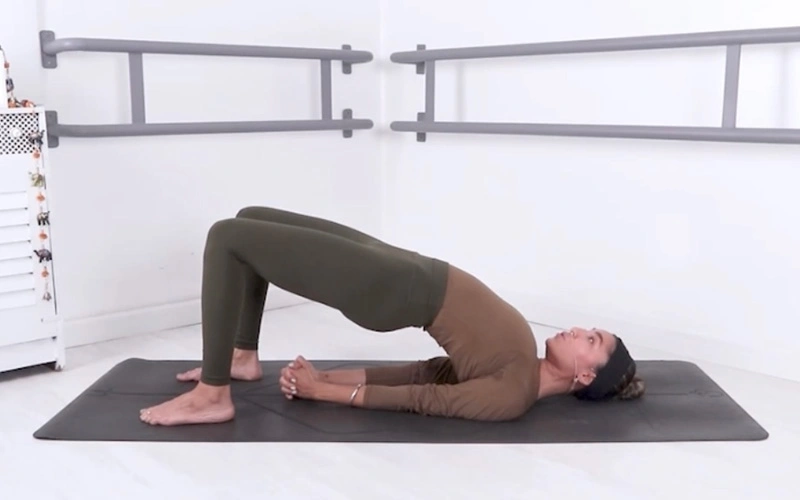 آموزش حرکت پل در یوگا